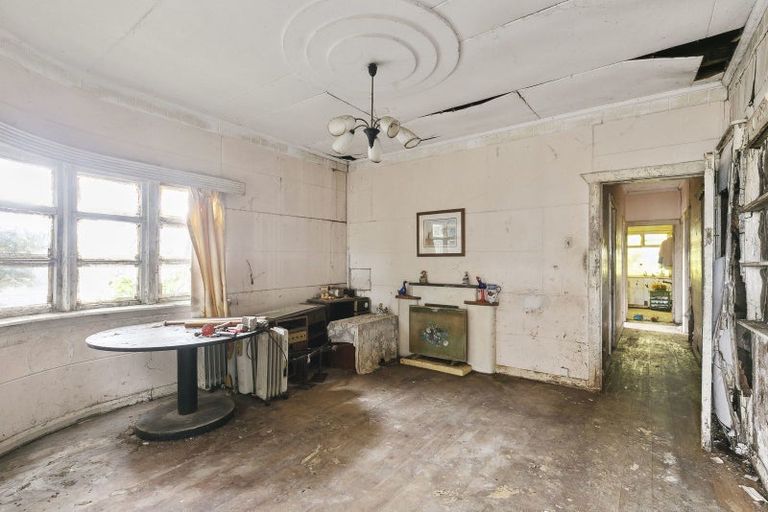 Photo of property in 87 Maupuia Road, Maupuia, Wellington, 6022