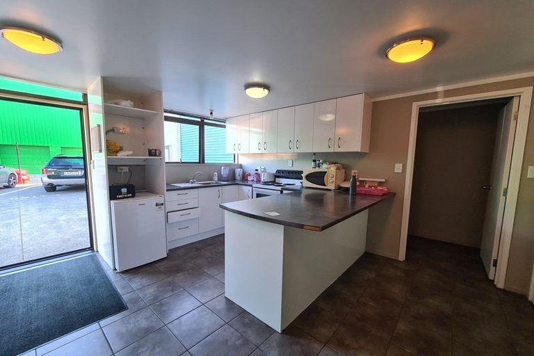Photo of property in 2/251 Lincoln Road, Henderson, Auckland, 0610