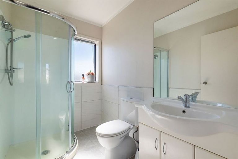 Photo of property in 1/5 John Jennings Drive, Oteha, Auckland, 0632