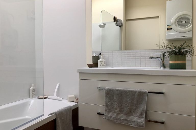 Photo of property in Pirie Street Townhouses, 11/35 Pirie Street, Mount Victoria, Wellington, 6011