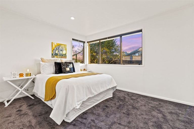 Photo of property in 2 Forest Hill Road, Henderson, Auckland, 0612