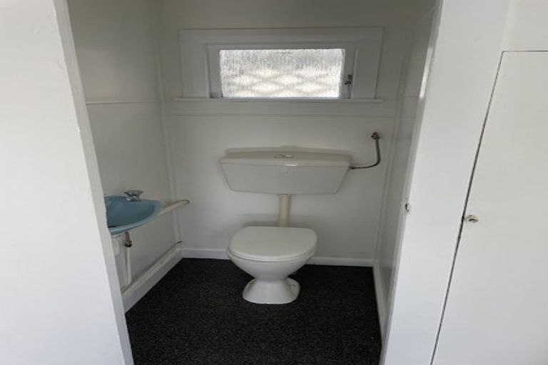 Photo of property in 10 Lonsdale Crescent, Rongotai, Wellington, 6022