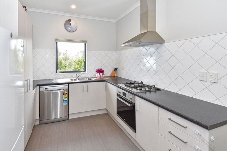 Photo of property in 37 Ipukarea Street, Weymouth, Auckland, 2103