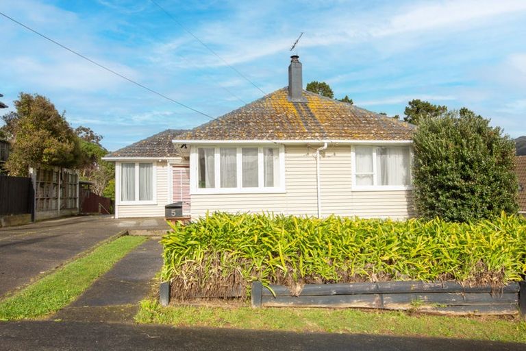 Photo of property in 5 Mitchell Grove, Ranui, Porirua, 5024