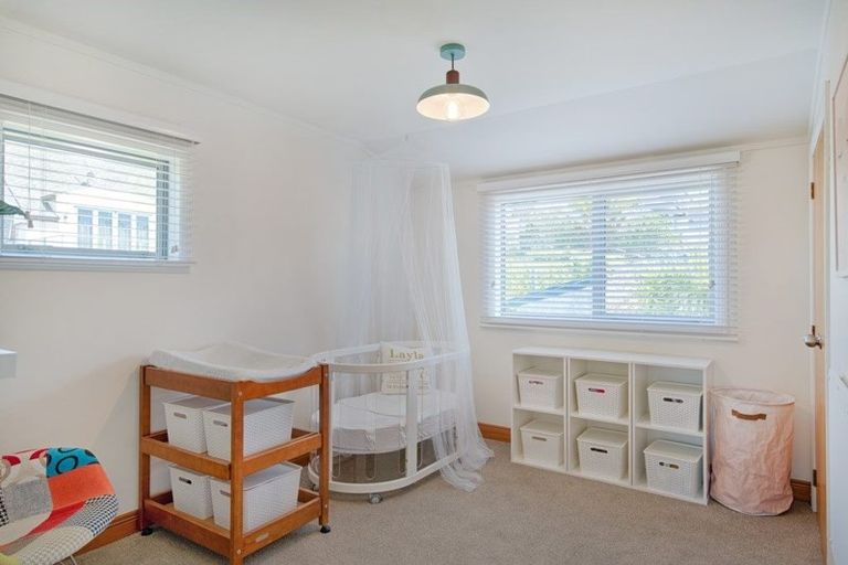 Photo of property in 16 Commodore Parry Road, Castor Bay, Auckland, 0620