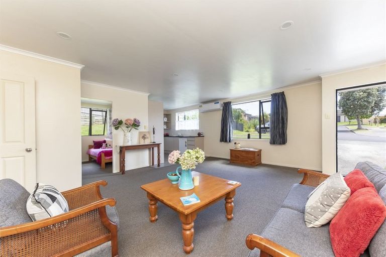 Photo of property in 22 Piriti Place, Weymouth, Auckland, 2103