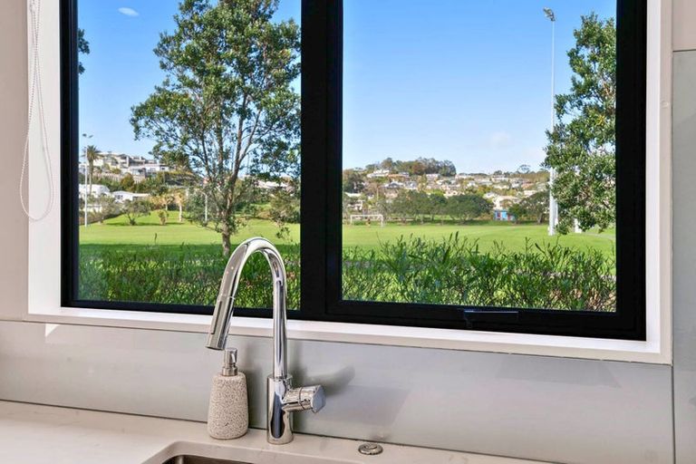 Photo of property in 4 William Bayes Place, Red Beach, 0932