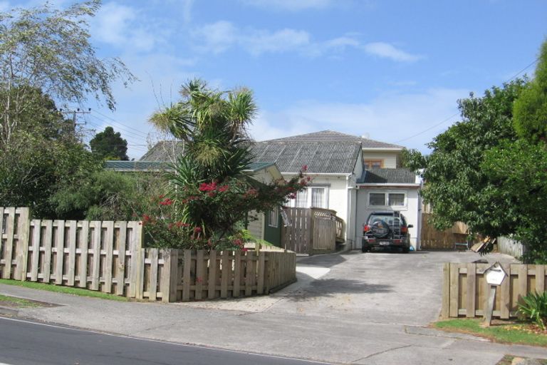 Photo of property in 1/75 Sabulite Road, Kelston, Auckland, 0602