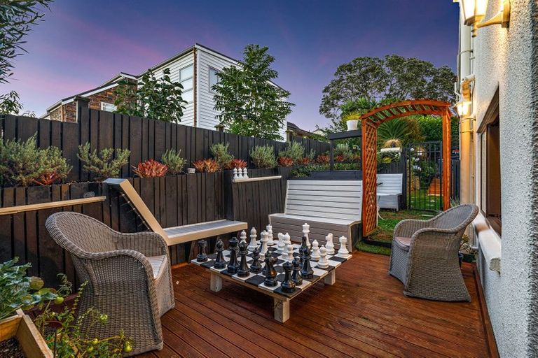 Photo of property in 1/36 Seaview Road, Castor Bay, Auckland, 0620