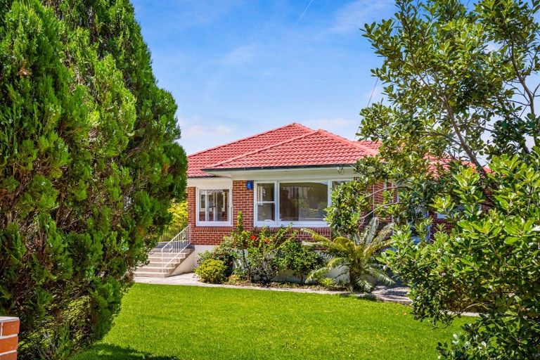 Photo of property in 70 Seacliffe Avenue, Narrow Neck, Auckland, 0622