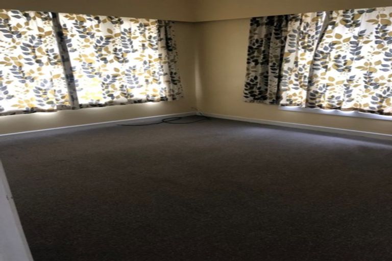 Photo of property in 23 Sutton Crescent, Papakura, 2110