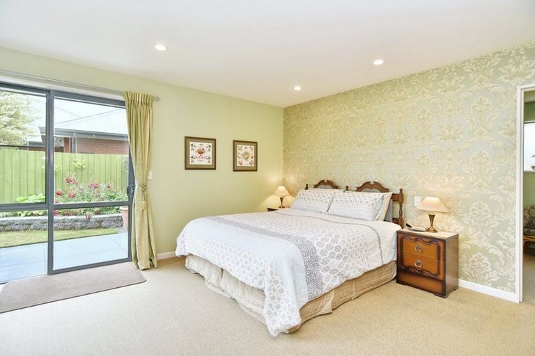 Photo of property in 40 Coolspring Way, Redwood, Christchurch, 8051