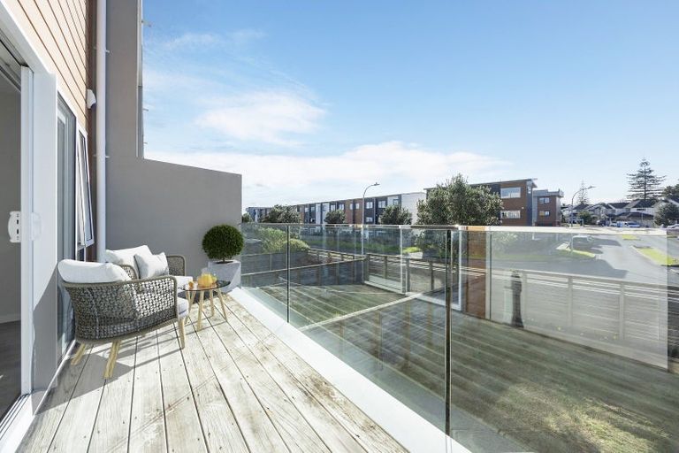 Photo of property in 101 Bordeaux Parade, Te Atatu South, Auckland, 0610