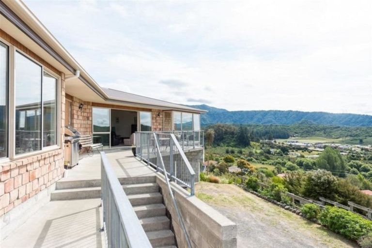 Photo of property in 28a Moana View Road, Waikawa, Picton, 7220