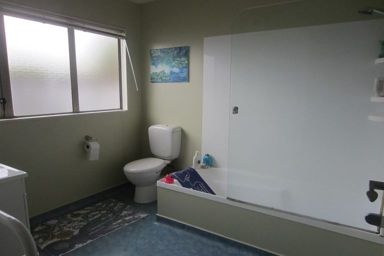 Photo of property in 12a Cambridge Street, Tawa, Wellington, 5028