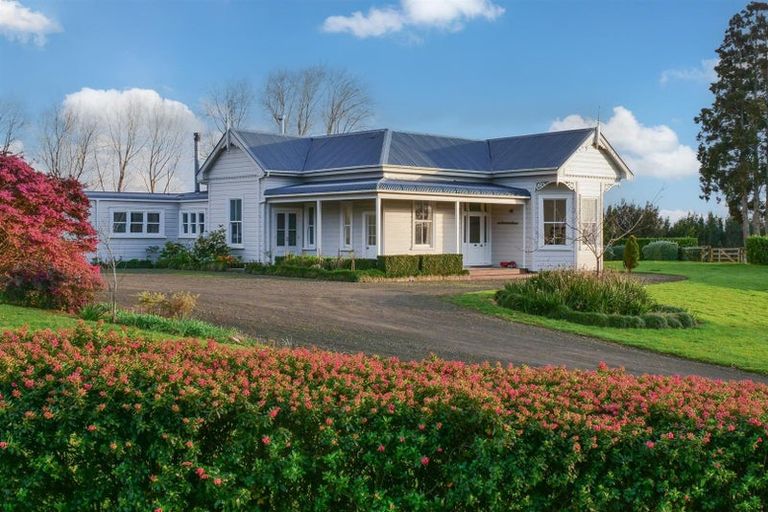 Photo of property in 124 Rimmer Road, Helensville, 0875