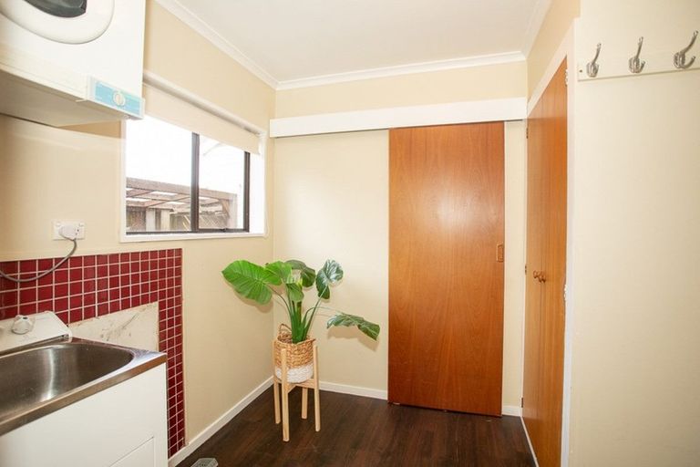 Photo of property in 16 Sawtell Place, Northcote, Christchurch, 8052