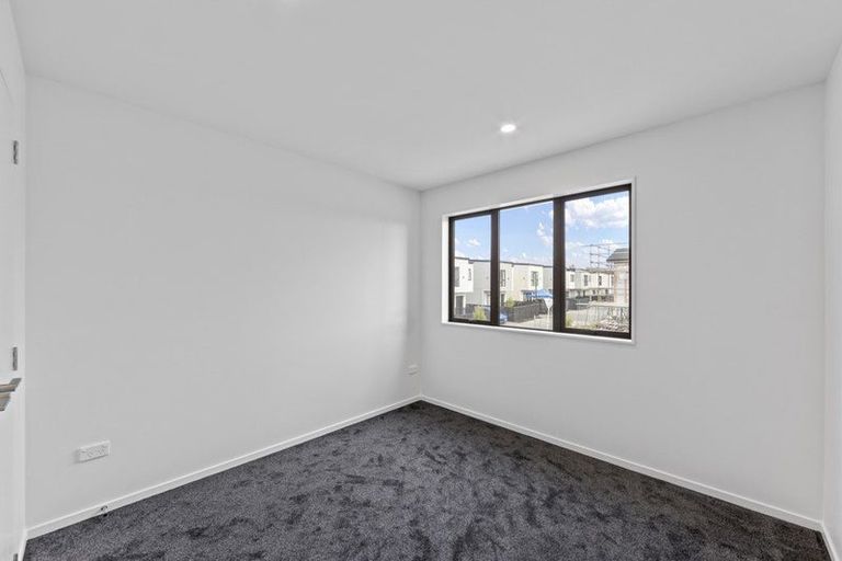 Photo of property in 27 Whiteywood Street, Westgate, 0814