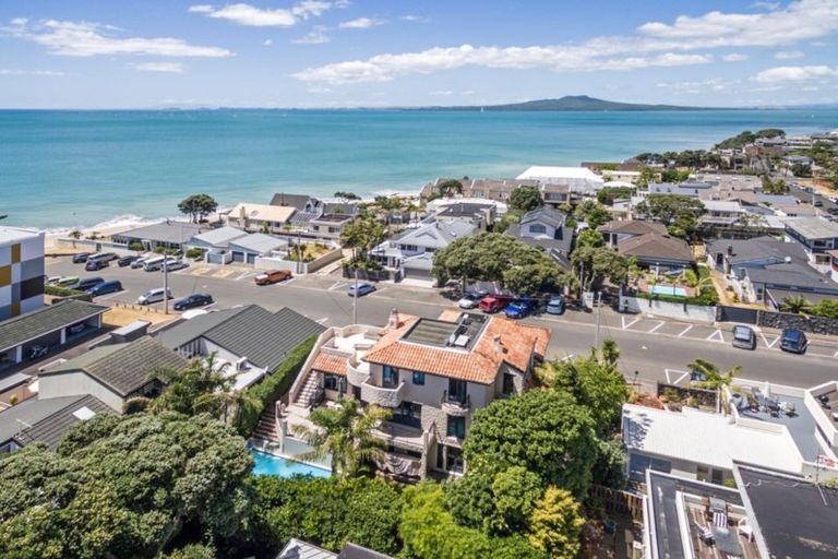 Photo of property in 1/60 Milford Road, Milford, Auckland, 0620