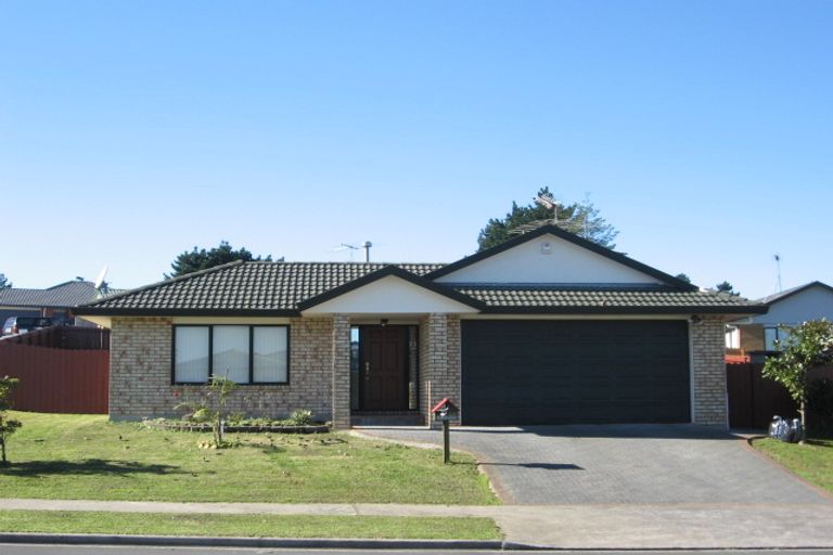 Photo of property in 26 Glenveagh Park Drive, Weymouth, Auckland, 2103