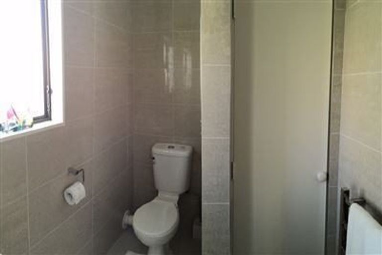 Photo of property in 19 Woodhouse Place, West Harbour, Auckland, 0618