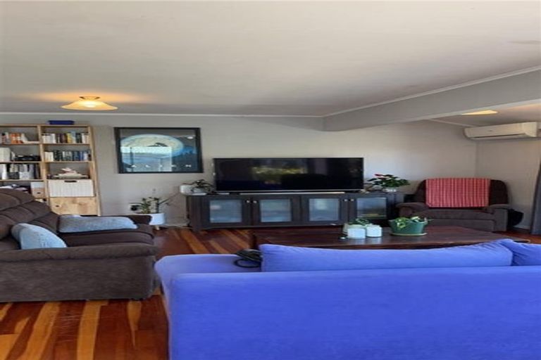 Photo of property in 10 Thomas Avenue, Te Atatu Peninsula, Auckland, 0610