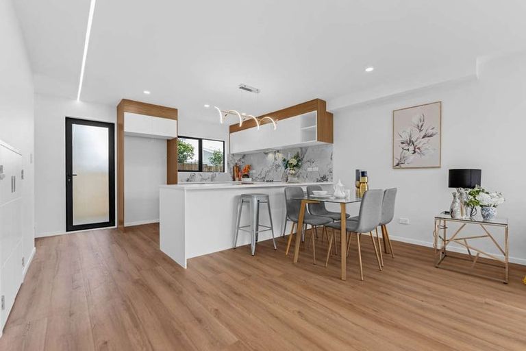 Photo of property in 3/1 Benita Place, Sunnyvale, Auckland, 0612