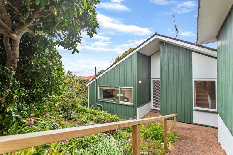 Photo of property in 1/26 Callender Place, Shelly Park, Auckland, 2014