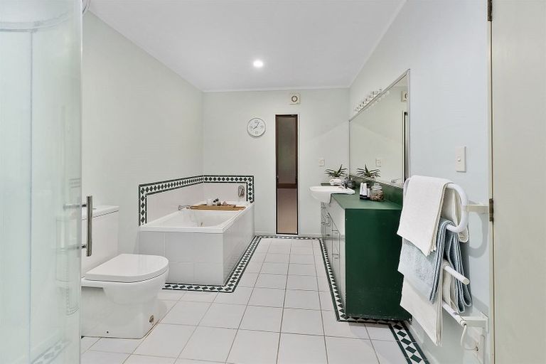 Photo of property in 16a Mana View Road, Paremata, Porirua, 5026