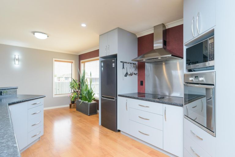 Photo of property in 46 Peter Hall Drive, Kelvin Grove, Palmerston North, 4414