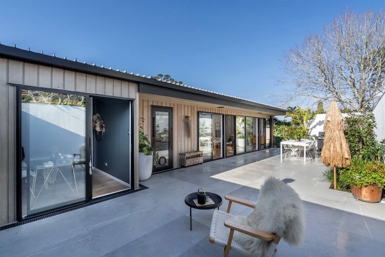 Photo of property in 1/246 Lake Road, Hauraki, Auckland, 0622