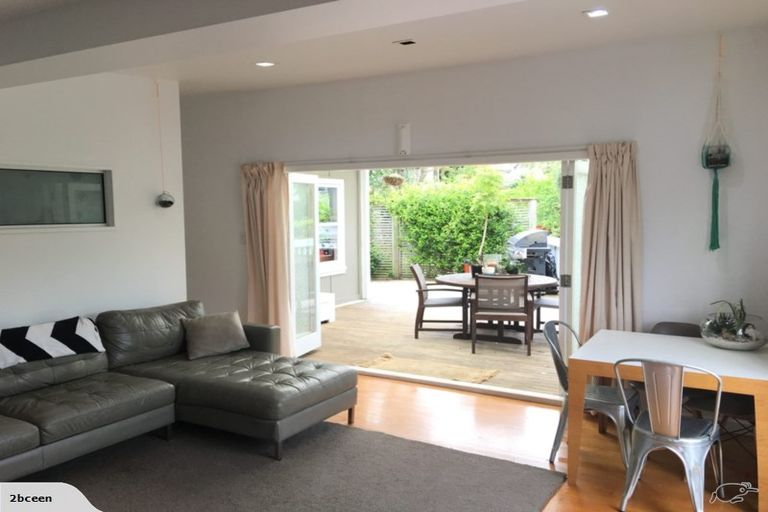 Photo of property in 960 Beach Road, Torbay, Auckland, 0630