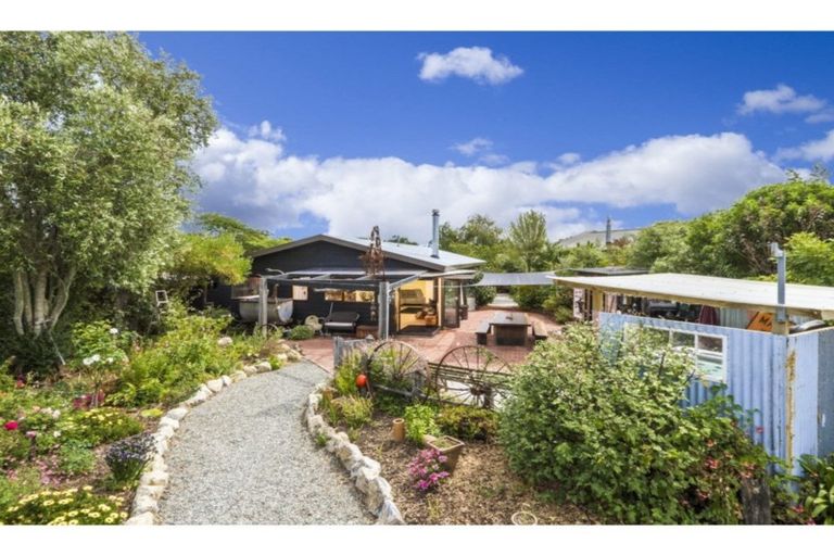 Photo of property in 12 Moreland Place, Mapua, 7005