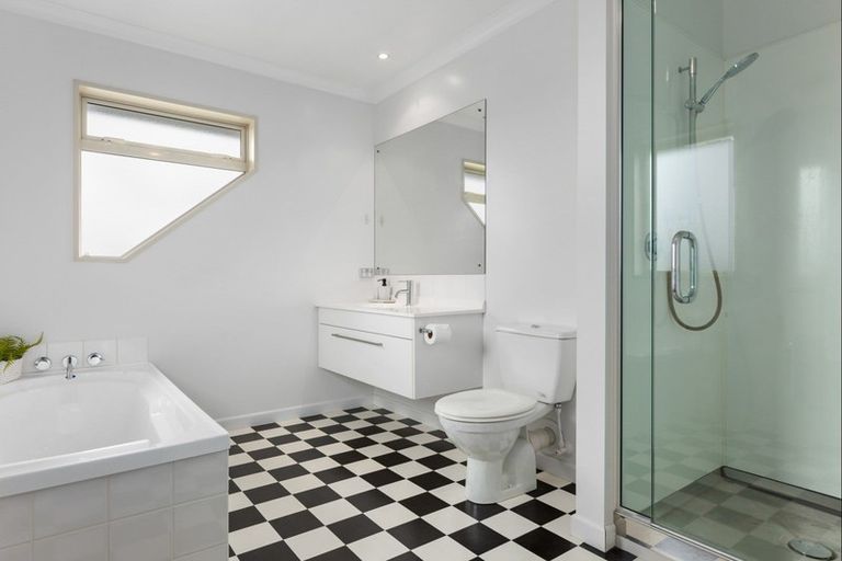 Photo of property in 100 Willowview Drive, Redwood, Christchurch, 8051