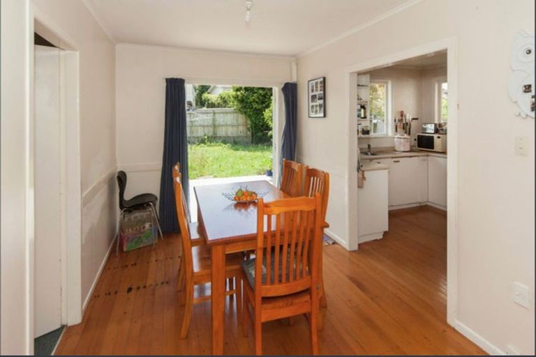 Photo of property in 24 Coniston Avenue, Te Atatu South, Auckland, 0610