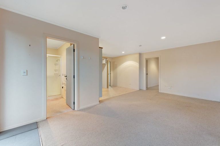 Photo of property in 1 Maghera Drive, East Tamaki, Auckland, 2016