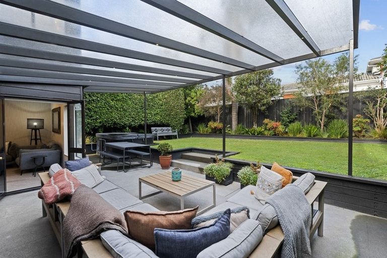 Photo of property in 2/317 Lake Road, Hauraki, Auckland, 0622