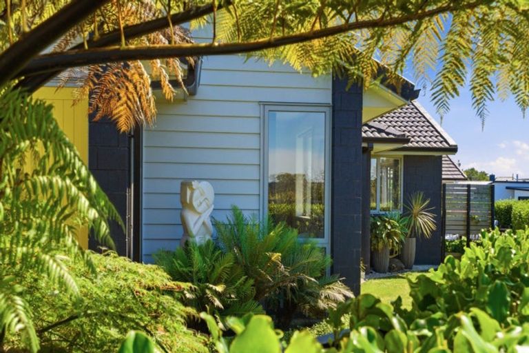 Photo of property in 1 Hanlow Place, Pyes Pa, Tauranga, 3112
