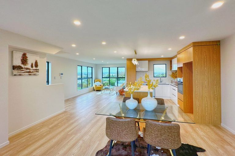 Photo of property in 10d Robert Burke Place, Henderson, Auckland, 0612