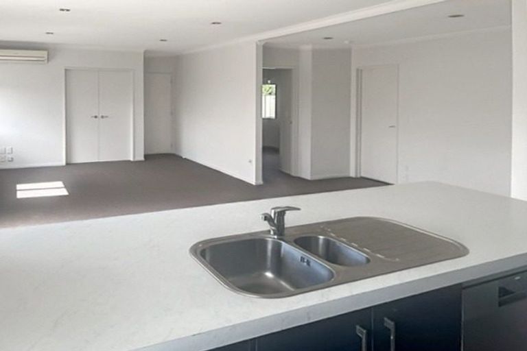 Photo of property in 15 Newbury Place, Taradale, Napier, 4112