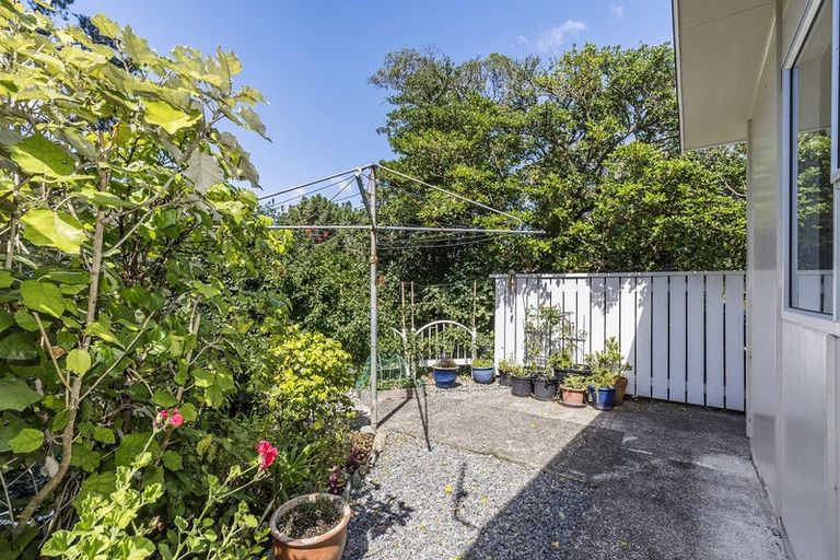 Photo of property in 3 Tirowhanga Road, Paremata, Porirua, 5024