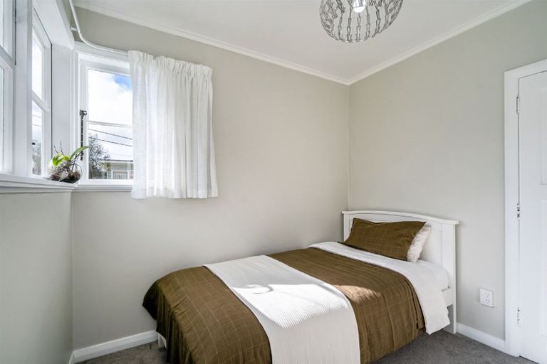 Photo of property in 65 Old Lake Road, Narrow Neck, Auckland, 0624