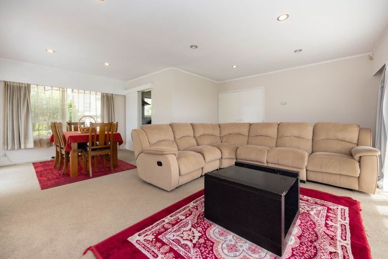 Photo of property in 2 Chelsea View Drive, Chatswood, Auckland, 0626