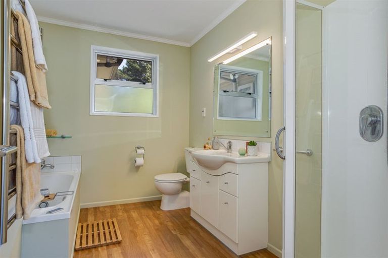 Photo of property in 116 Kahu Road, Paremata, Porirua, 5024