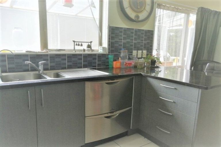 Photo of property in 10a Marie Crescent, Te Atatu South, Auckland, 0610