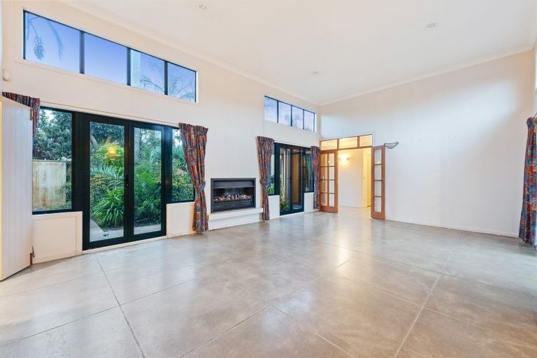 Photo of property in 1 Maghera Drive, East Tamaki, Auckland, 2016
