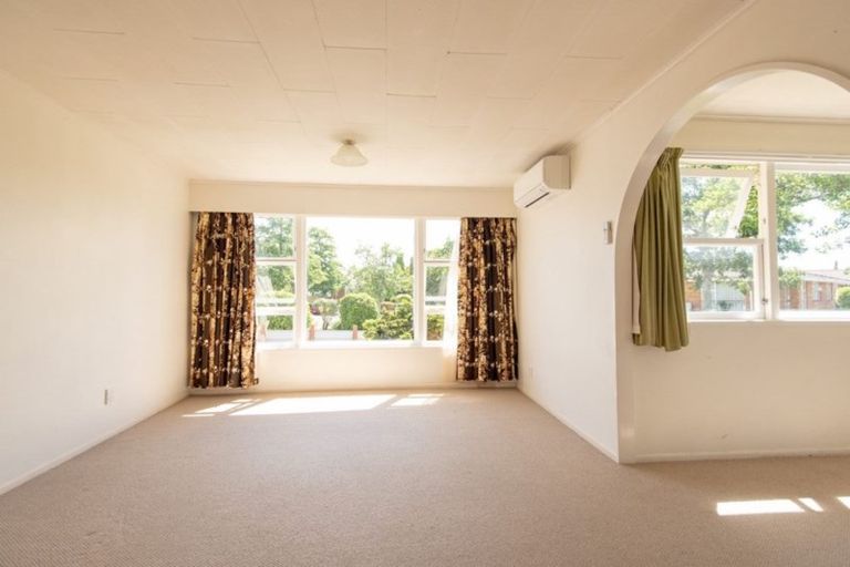 Photo of property in 28 Raglan Avenue, Cloverlea, Palmerston North, 4412