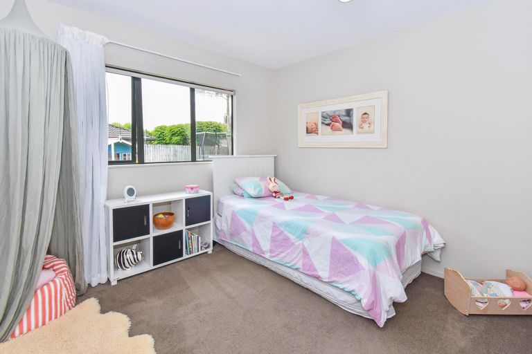 Photo of property in 18 Crannog Fen, Wattle Downs, Auckland, 2103