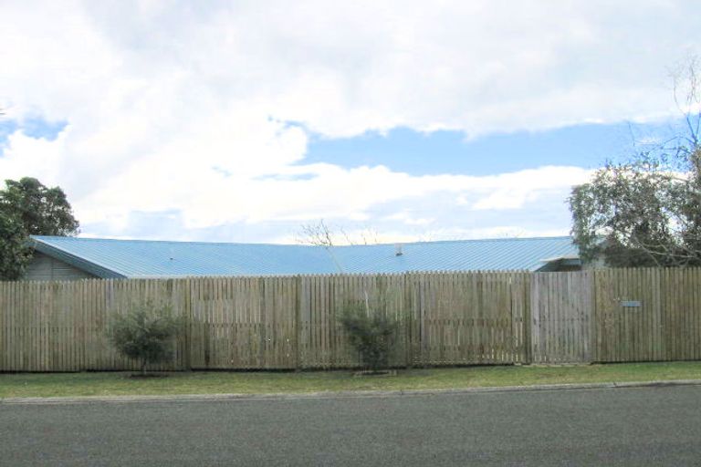 Photo of property in 102 Tukere Drive, Whangamata, 3620