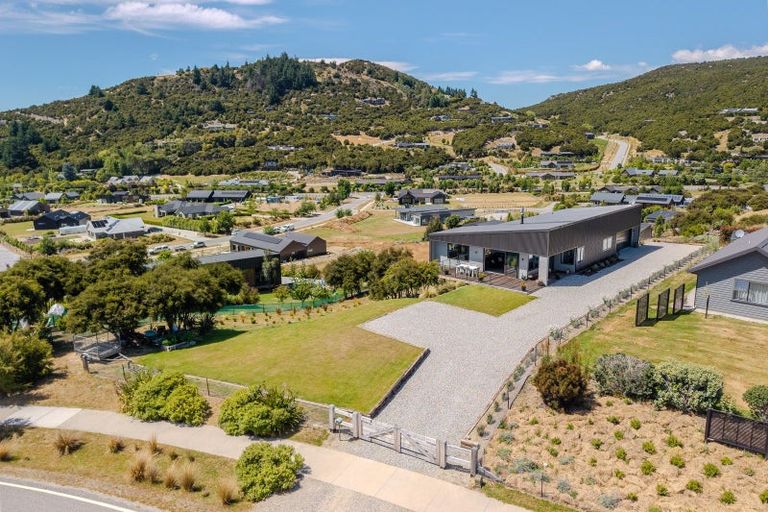 Photo of property in 6 Nokomai Street, Wanaka, 9305